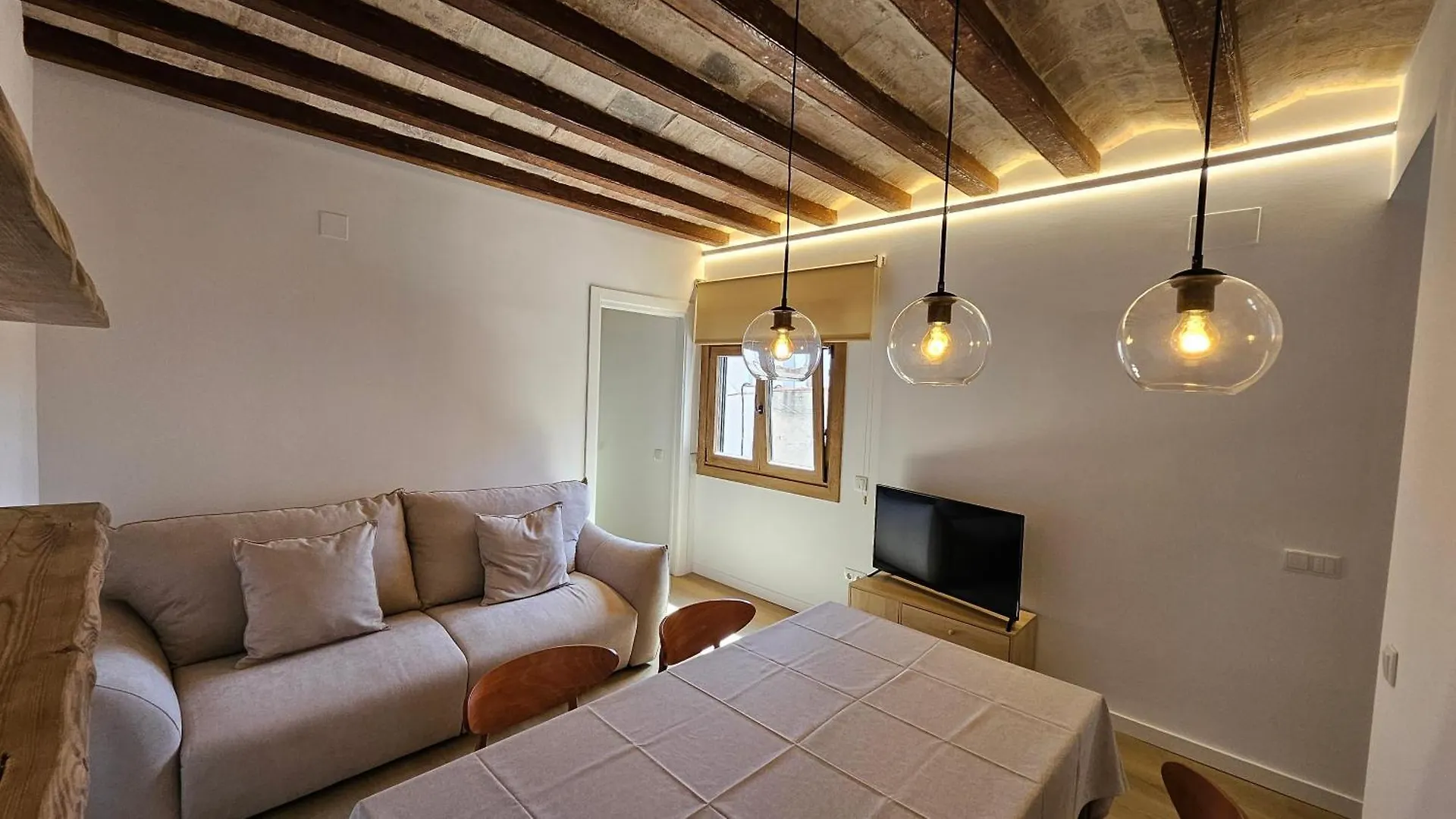 Impeccable 5P Apartment In The Heart Of Barcelone  Barcelona
