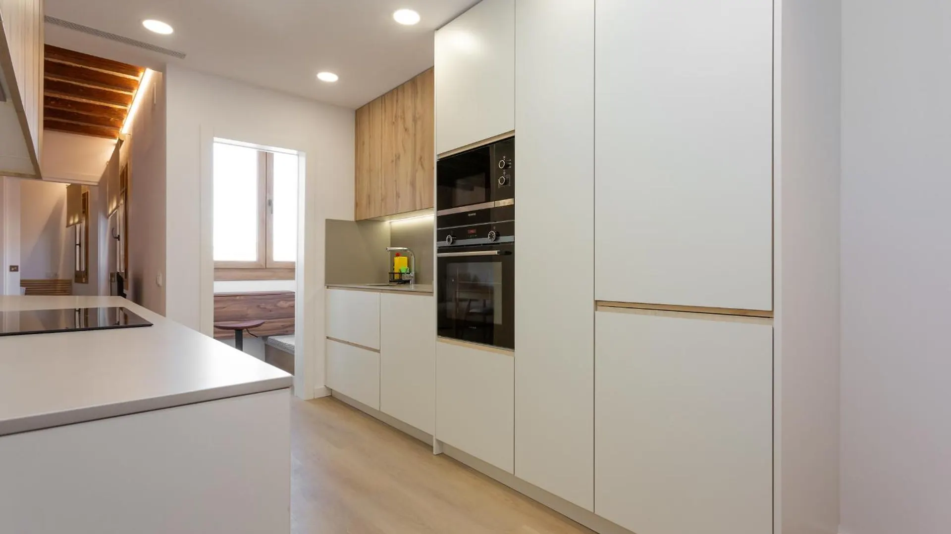 Impeccable 5P Apartment In The Heart Of Barcelone  Barcelona